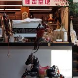 推开门就是另一个隐秘的世界…会是你的童年么