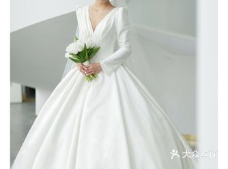 角色婚纱 | 缎面拼接婚纱