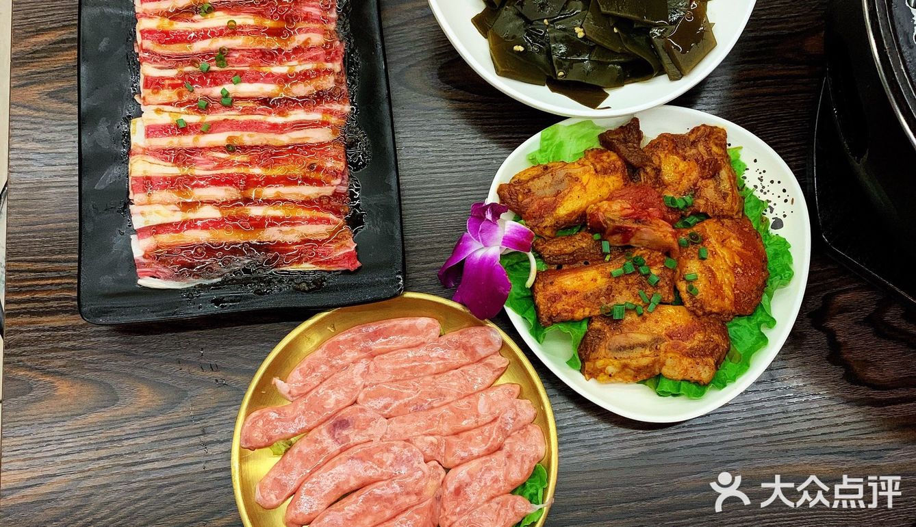 店里并不大,不过都是满桌,在美团上点了一个2人团购 - 吃喝玩乐精选