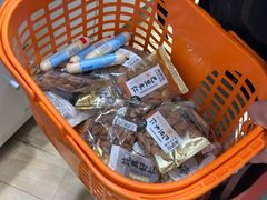 -来伊份(上海市静安区万航渡路889广场店)