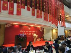 -深圳富苑皇冠假日套房酒店