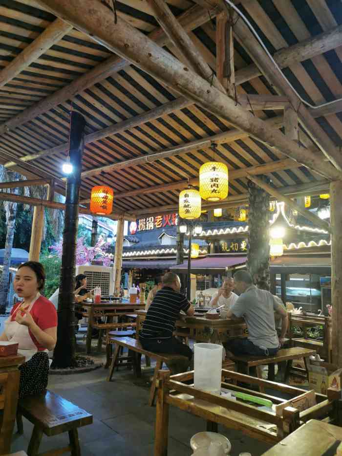 捞锅坝子老火锅(人和店)-"味道还可以,就是价格有点贵,7个人吃了5.