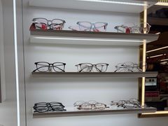 -美式眼镜·授权蔡司.依视路.尼康.豪雅.明月(南翔印象城店)