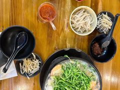 -丽虹云南过桥米线(兴工街店)