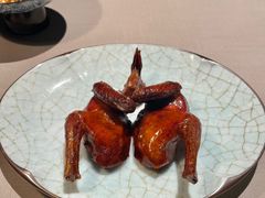 脆皮妙龄鸽-荣轩(新荣记环球金融中心店)