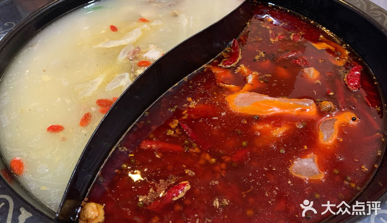 点锅时老板都推介鸳鸯锅，说汤好喝