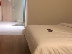 -汉庭(南京五塘广场地铁站店)