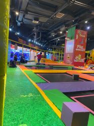 -蹦蹦跳跳(新奥购物中心店)