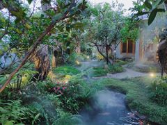 -Chom Cafe and Restaurant