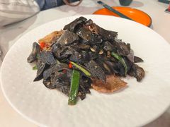 炒黑蘑菇-乡村馕坑肉·烧烤·新疆菜·本地人更爱吃(阿勒泰首店)