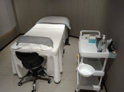 -颜蕾医美·黄金微针·水光·玻尿酸·超声炮·抗衰中心