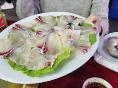 脆肉鲩鱼片-濠轩阁特色生蚝火锅(水湾路店)