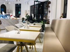 -Fridi Patisserie Cafe