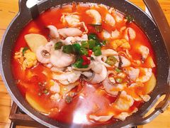 思茅酸汤鱼片-老滇山寨•云南特色菜•地方菜•民族风情歌舞表演(金碧店)