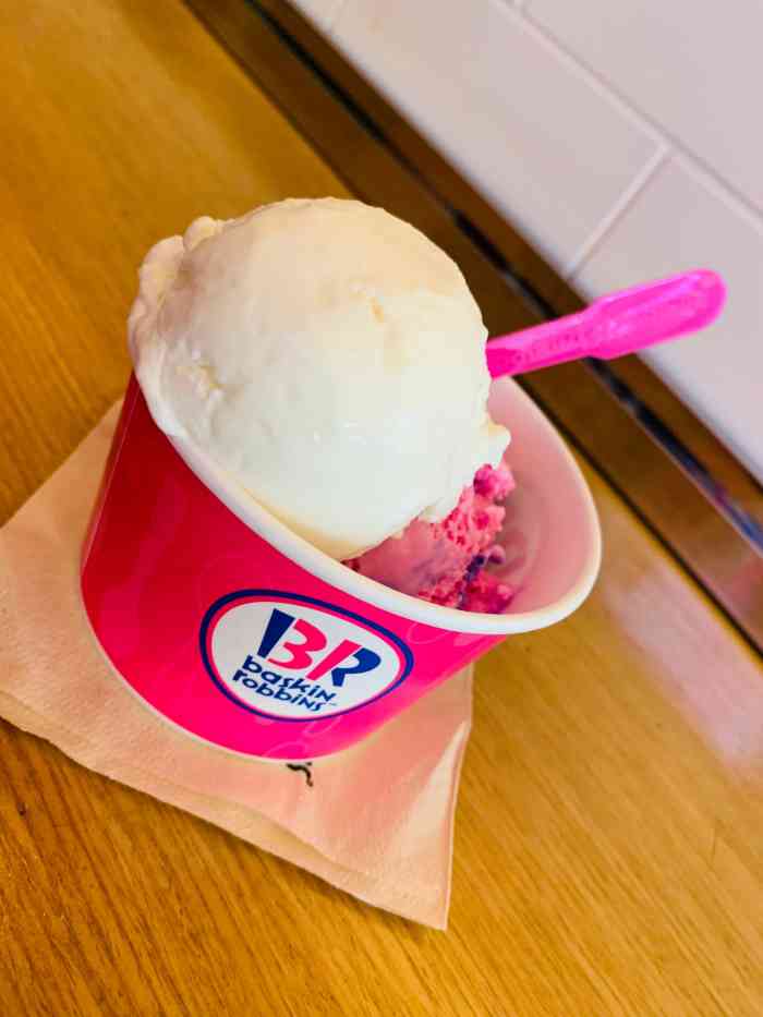 baskin robbins-"也是算是国外比较热门的一个冰淇淋的牌子店.