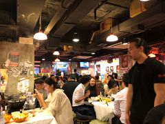 大堂-鲜入围煮花胶鸡海鲜火锅
