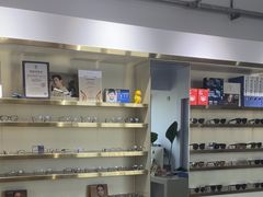 -视野联行眼镜•蔡司•依视路(温江店)