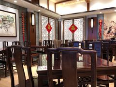 大堂里的桌椅板凳-老半斋(福州路店)