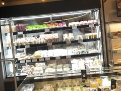 面包甜点陈列柜-罗森尼娜(德思勤店)