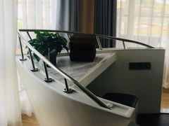 -皇马海口湾海景酒店(万绿园秀英港店)