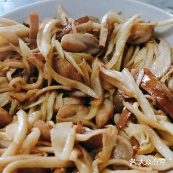 「炒茭白」 用料 茭白           3根