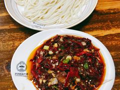 辣皮子滚刀肉拌面-歹歹的加个面过油肉拌面(贵州路店)
