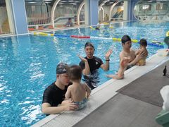 -蓝鲸奇亲子游泳俱乐部