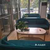 心仪已久，在苏州河边午餐，餐后散步時眺望咖啡馆二楼