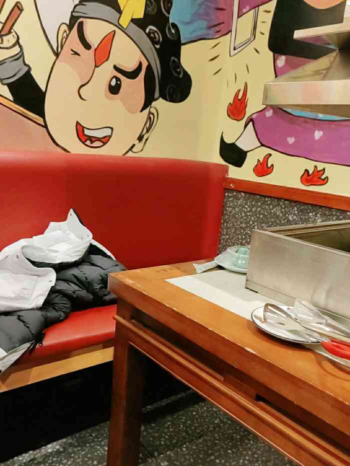 魔王八零九零炭火烤肉-"正在装修的蓝色加勒比里新开的店可能是因.