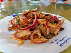 圆葱拌牛肉-天隆酒店·本地海鲜鲁菜(烟台大学店)