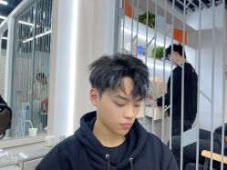 -尤司男士国潮理发馆