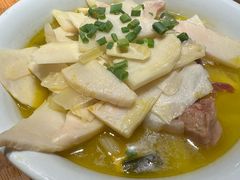 -头上红煨盐鸡·非遗院子餐厅