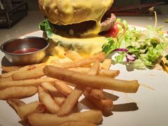 瀑布芝士牛肉汉堡-阿妮叶李(光谷世界城店)