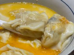 金汤黄鱼馄饨-蟹黄鱼·楼上面馆(外滩中央旗舰店)
