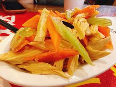 芹菜拌腐竹-小牛锅贴(西环路店)