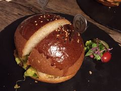 鲜虾牛油果汉堡-HIGH FIVE哈福手工汉堡(桂林路店)