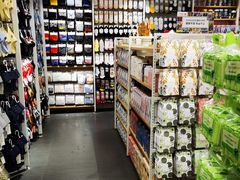 -名创优品(江南新地店)