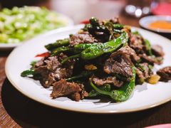樟树港辣椒炒牛肉-肆海小川菜酒馆Wine Bistro (青年路店)