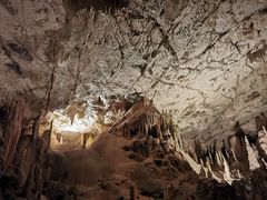 -波斯托伊纳溶洞