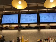 -新华里咖啡书吧(新华书店小寨店)