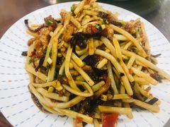 鱼香肉丝-椒香川流不息川菜馆(二七北路店)