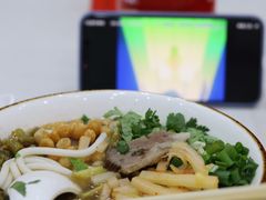 边嗦粉边煲剧-1817大碗牛肉粉