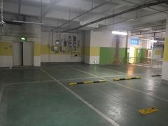 -爱琴海购物公园-地下停车场