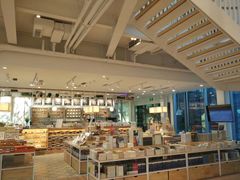 -猫的天空之城概念书店(北戴河蔚蓝海岸店)