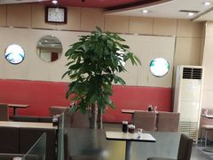 大堂-李先生牛肉面大王(营口大润发店)