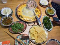 -洱火云南酸菜牛肉火锅(石景山当代商城店)