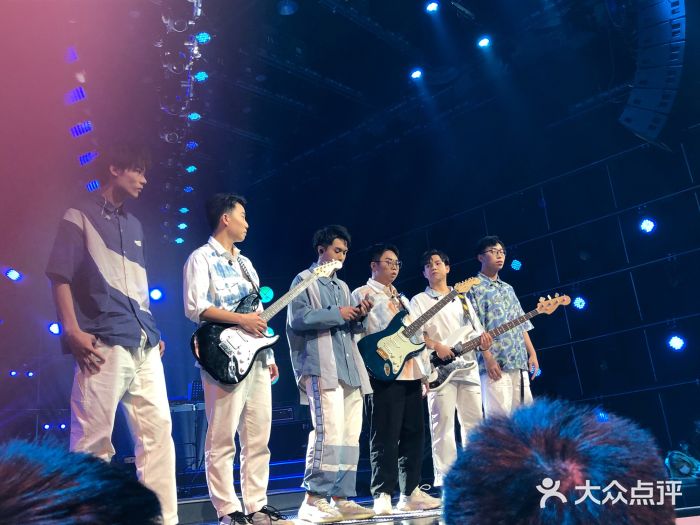 广东电视台演播厅图片