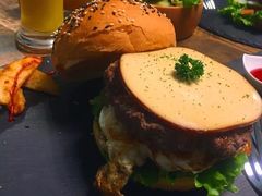 -HIGH FIVE哈福手工汉堡(桂林路店)