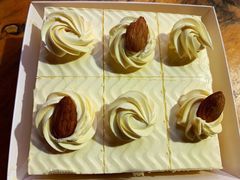 鲜奶油小方-昆明冠生园·蛋糕·面包(南强街店)