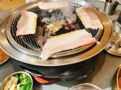 -围炉肉舍•炭烤活鳗•丹东海鲜烤肉(步行街店)